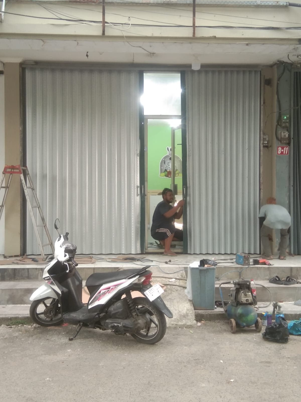 ARSHAKA Folding Gate & Rolling Door - Tim Profesional